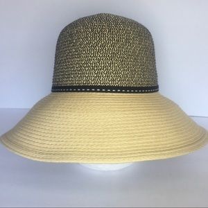 NWT. Straw Summer Hat